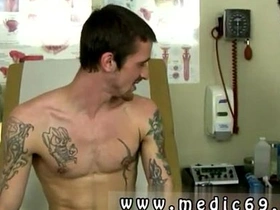 亚裔美国男同性恋色情明星全片 他感觉自己的男根 gay boy sex videos asian